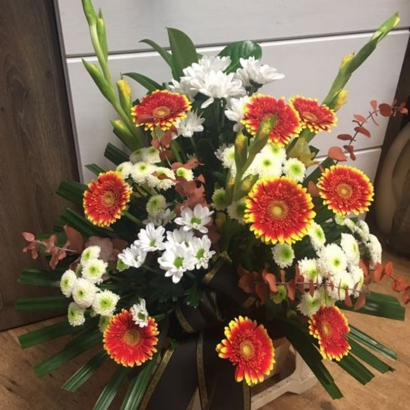 Smuteční vypichovaná kytice Žlutooranžová gerbera