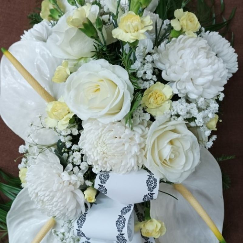 Smuteční vypichovaná kytice bílá anthurie