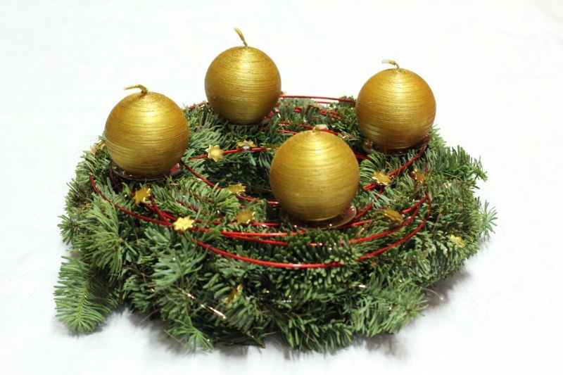 Adventní věnec - zlatý