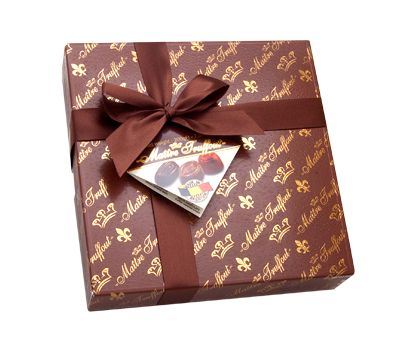 Směs vybraných pralinek v elegantním hnědém balení 200g